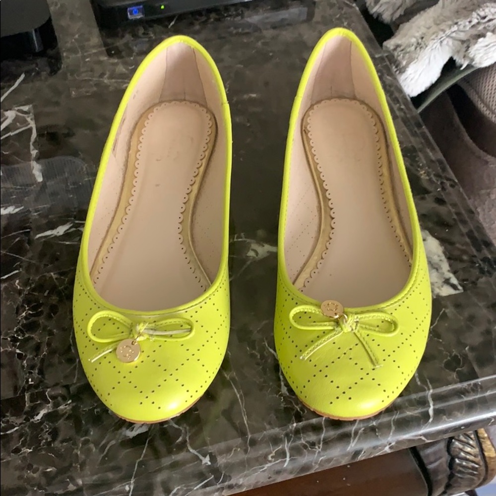C wonder neon yellow flats